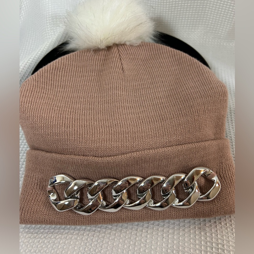 Steve Madden beanie with pom-pom pink color, white pom-pom with flex black